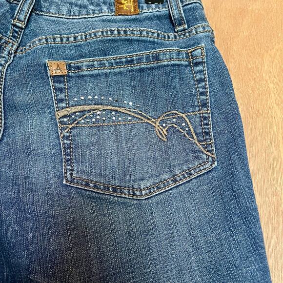 Women’s Aura by Wrangler Jean Shorts with Sequined Pockets - Picture 5 of 8